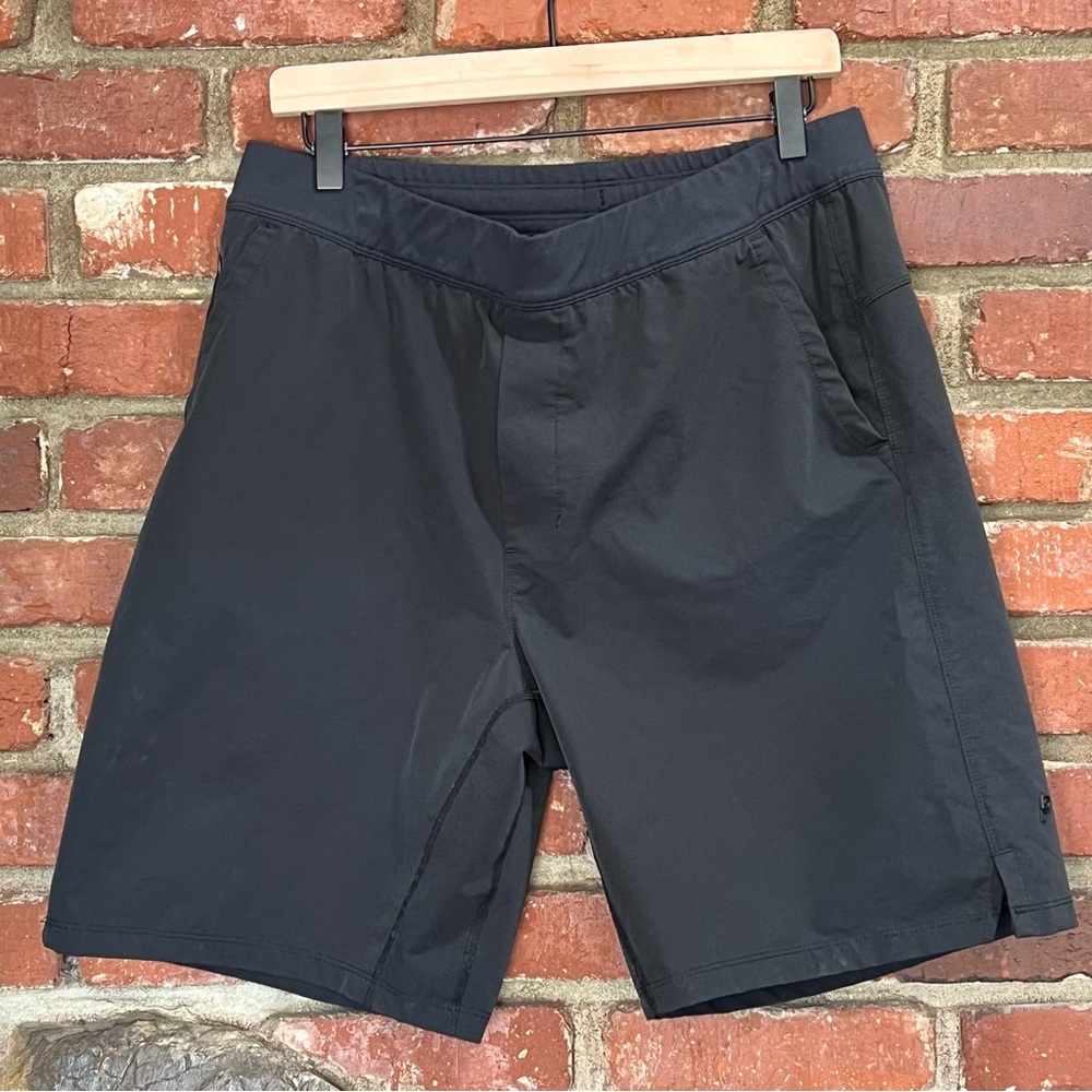 Public‎ Rec men's black pull on shorts size 36 polyester -FLAW NOTED IN LISTING - Picture 2 of 16